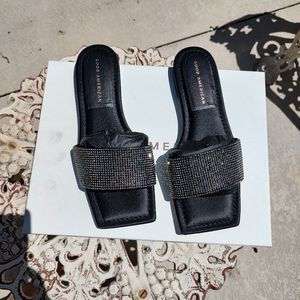 Please Watch Video!Good American black square toe diamond slide
